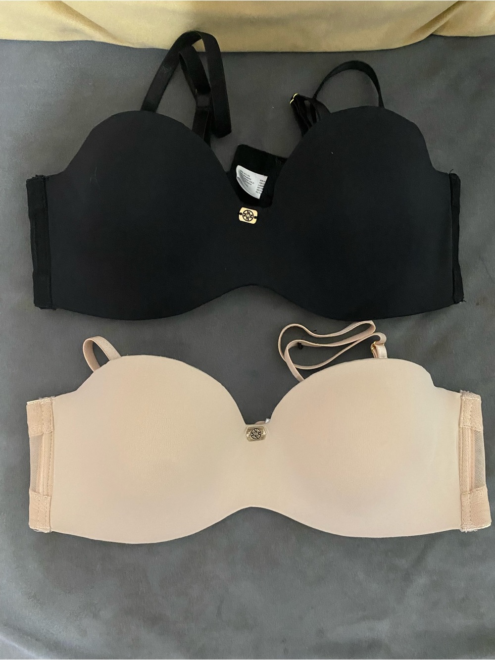 NICOLE MILLER 2
CONVERTIBLE BLACK and cream BRA size 36B
STYLE NM6211